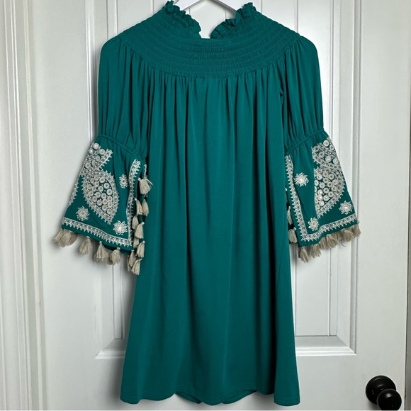 VaVa by Joy Han emerald off the shoulder embroidered flare sleeve dress medium - Picture 7 of 8
